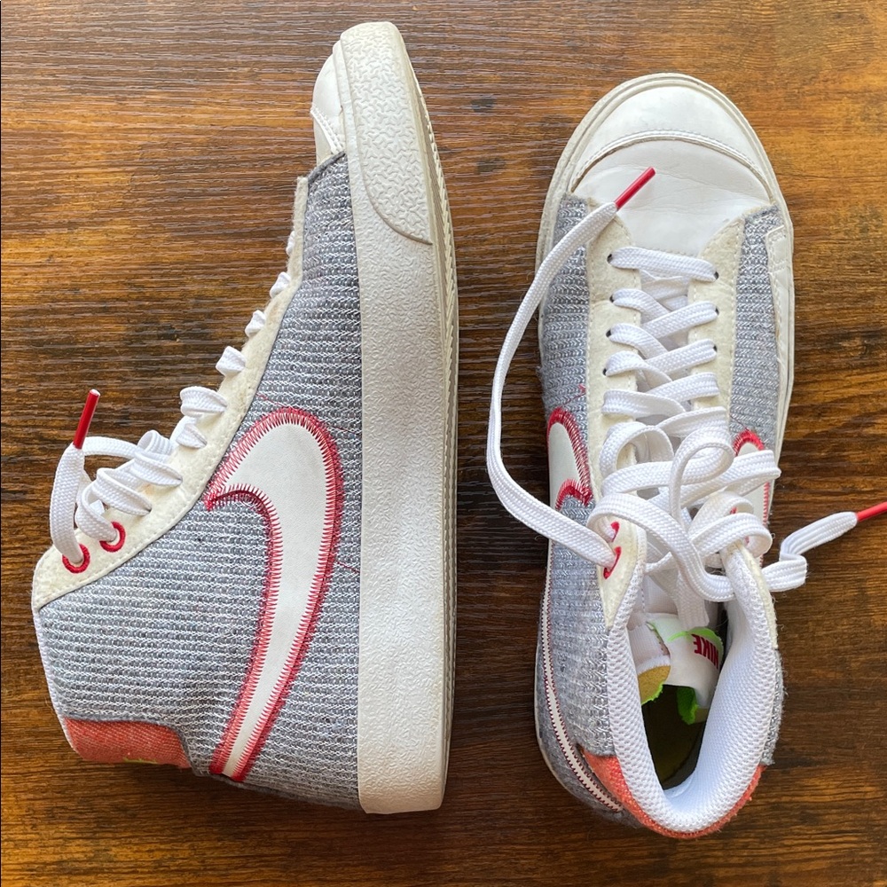 Nike White Gray Sneakers with Pink Details